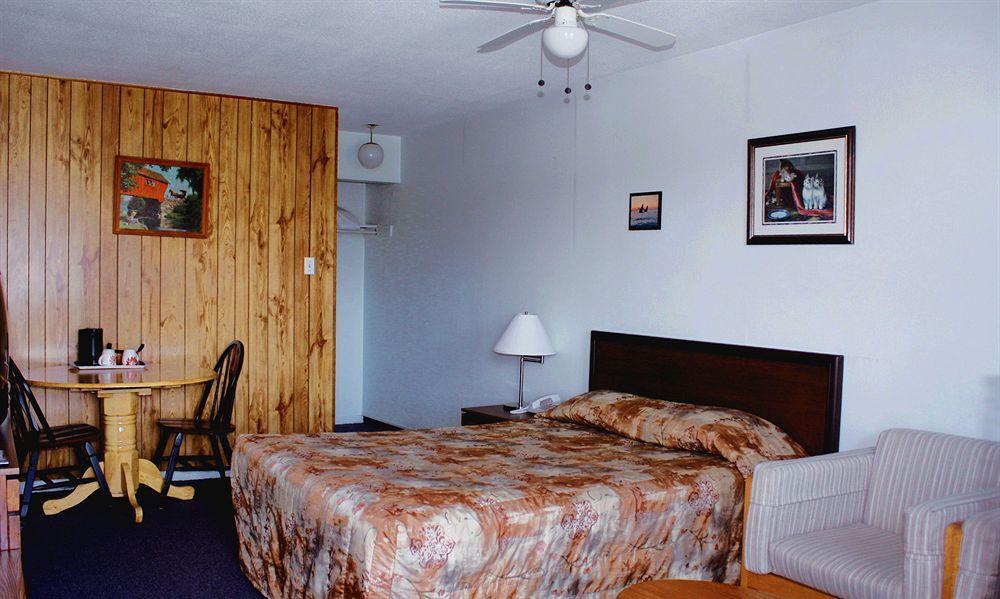 Lake City Motel Dartmouth Ngoại thất bức ảnh