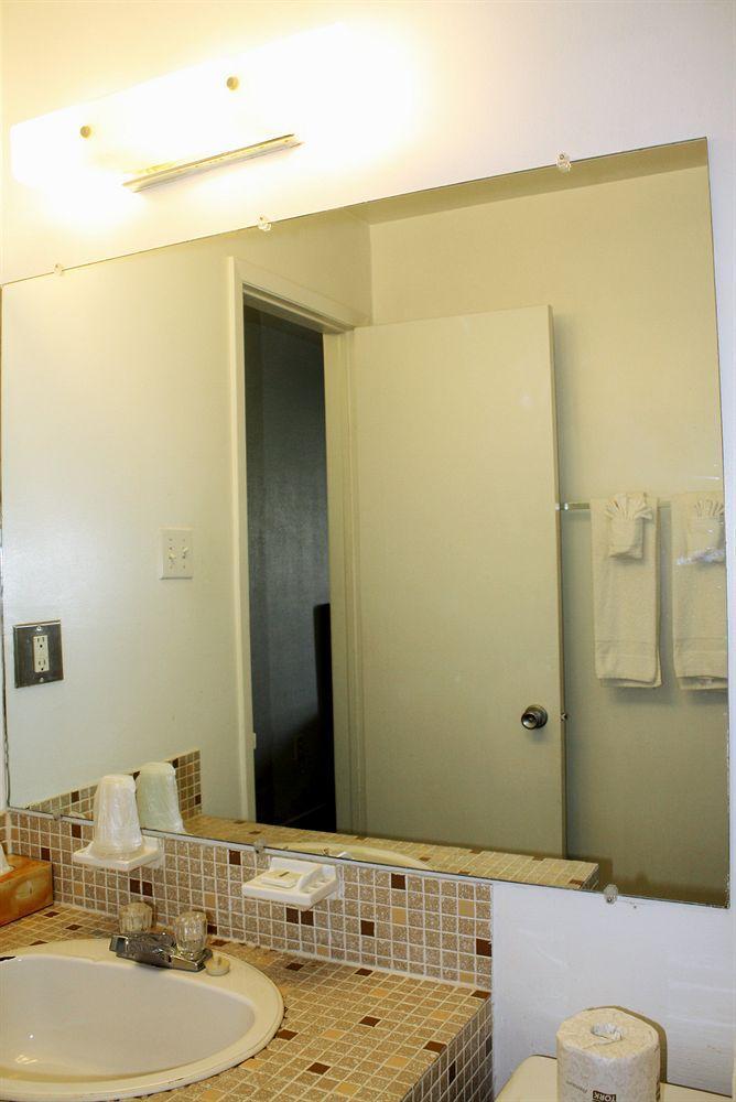 Lake City Motel Dartmouth Ngoại thất bức ảnh