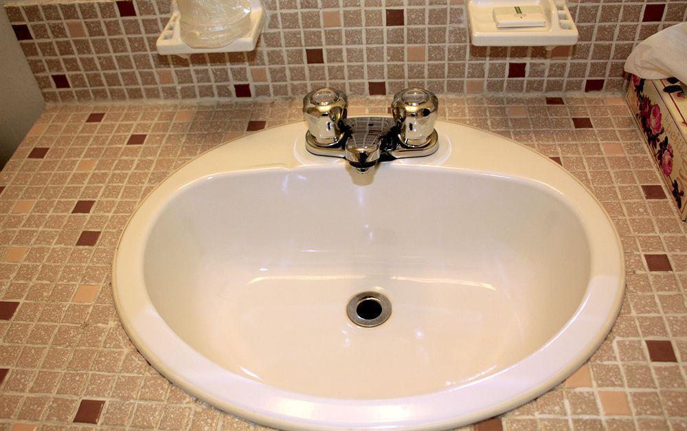 Lake City Motel Dartmouth Ngoại thất bức ảnh