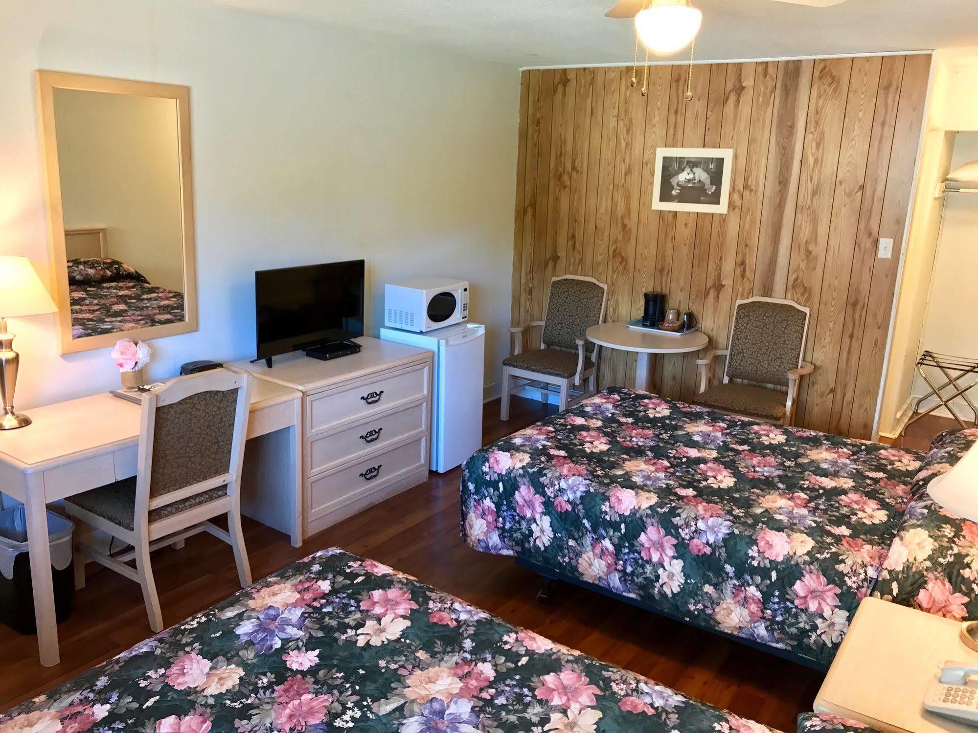 Lake City Motel Dartmouth Ngoại thất bức ảnh