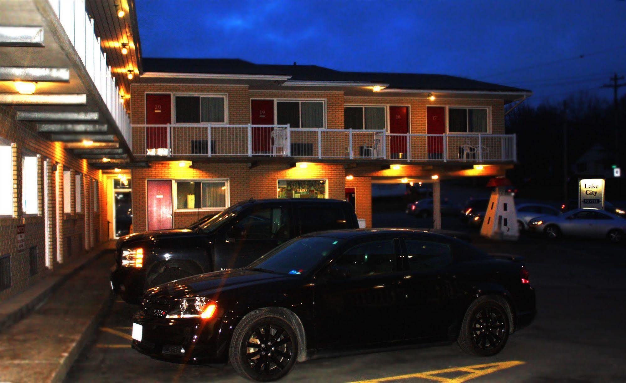 Lake City Motel Dartmouth Ngoại thất bức ảnh