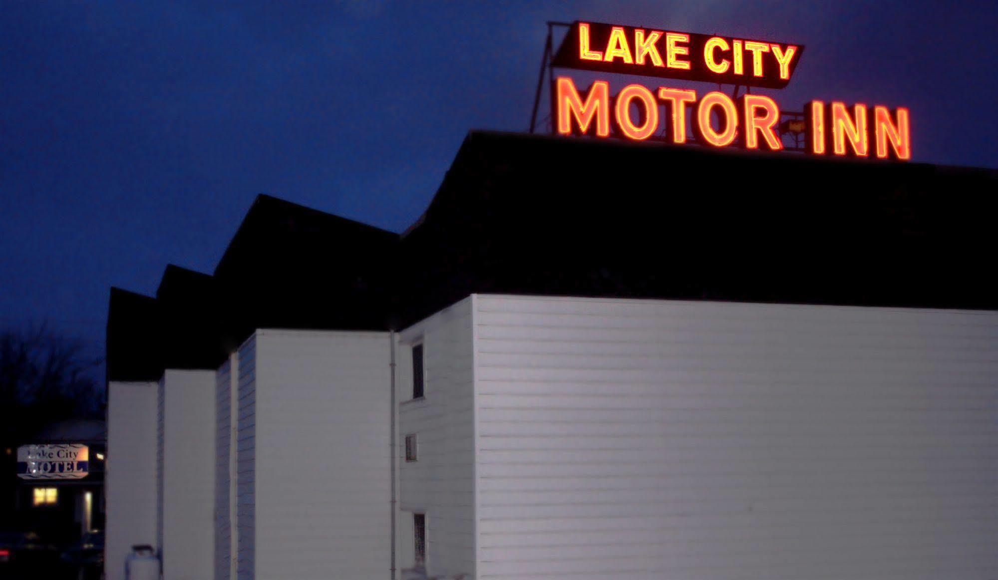 Lake City Motel Dartmouth Ngoại thất bức ảnh
