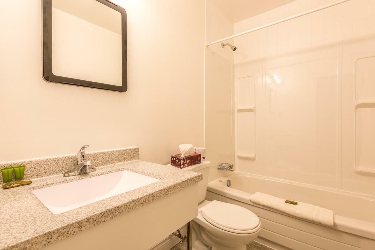 Lake City Motel Dartmouth Ngoại thất bức ảnh