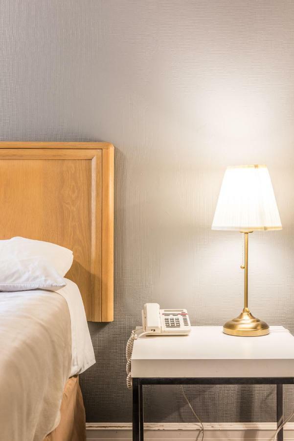 Lake City Motel Dartmouth Ngoại thất bức ảnh