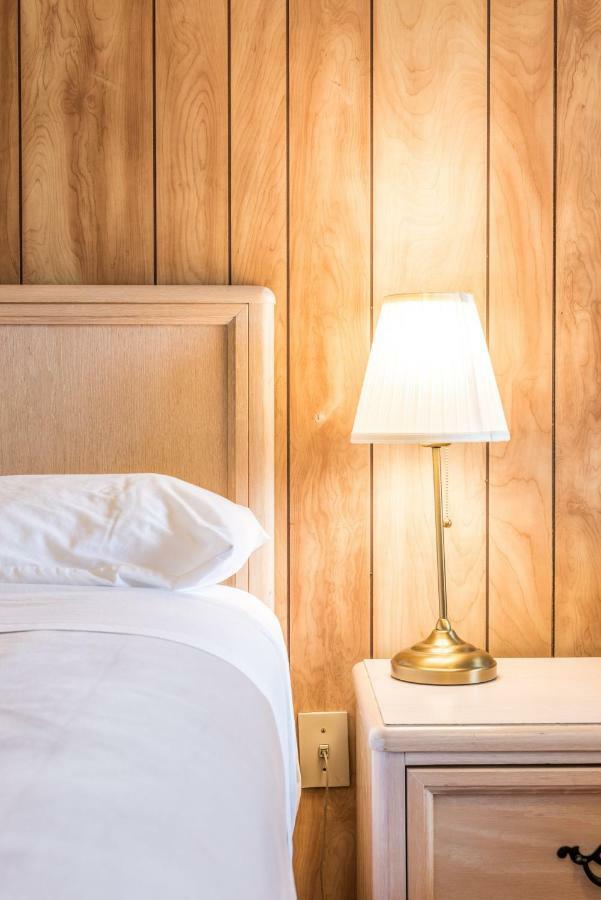Lake City Motel Dartmouth Ngoại thất bức ảnh