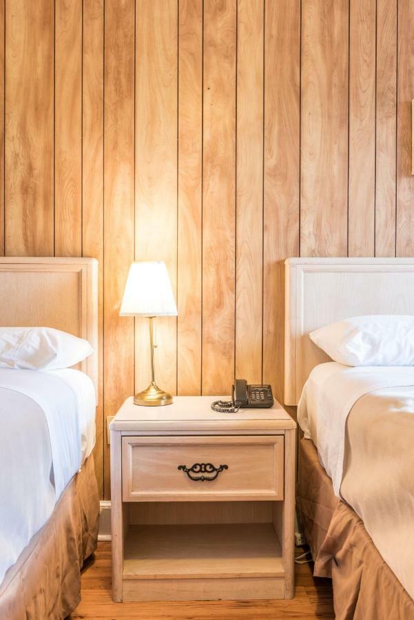 Lake City Motel Dartmouth Ngoại thất bức ảnh