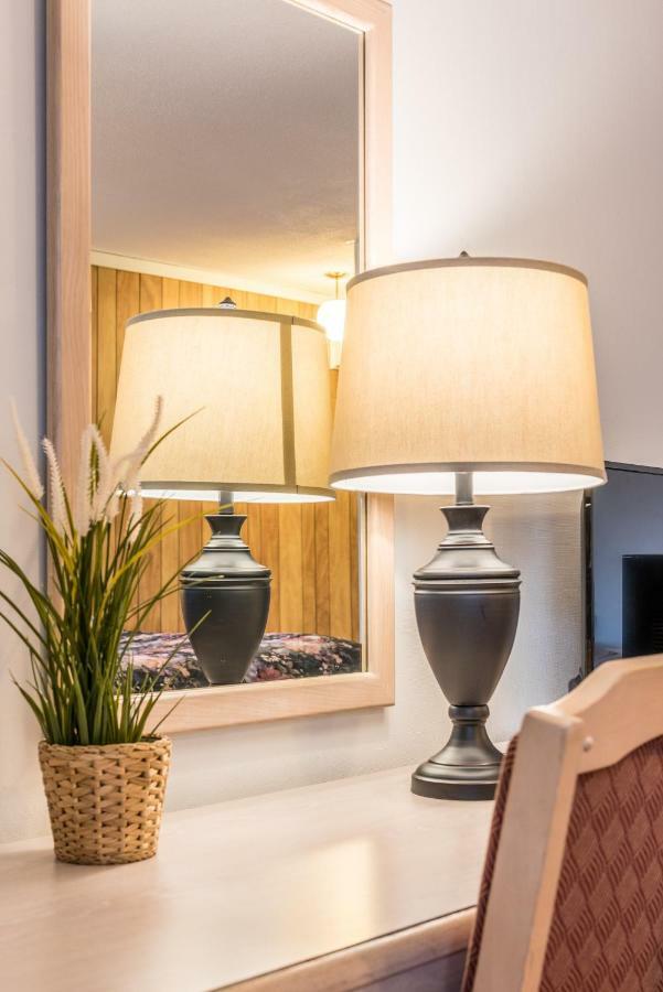 Lake City Motel Dartmouth Ngoại thất bức ảnh