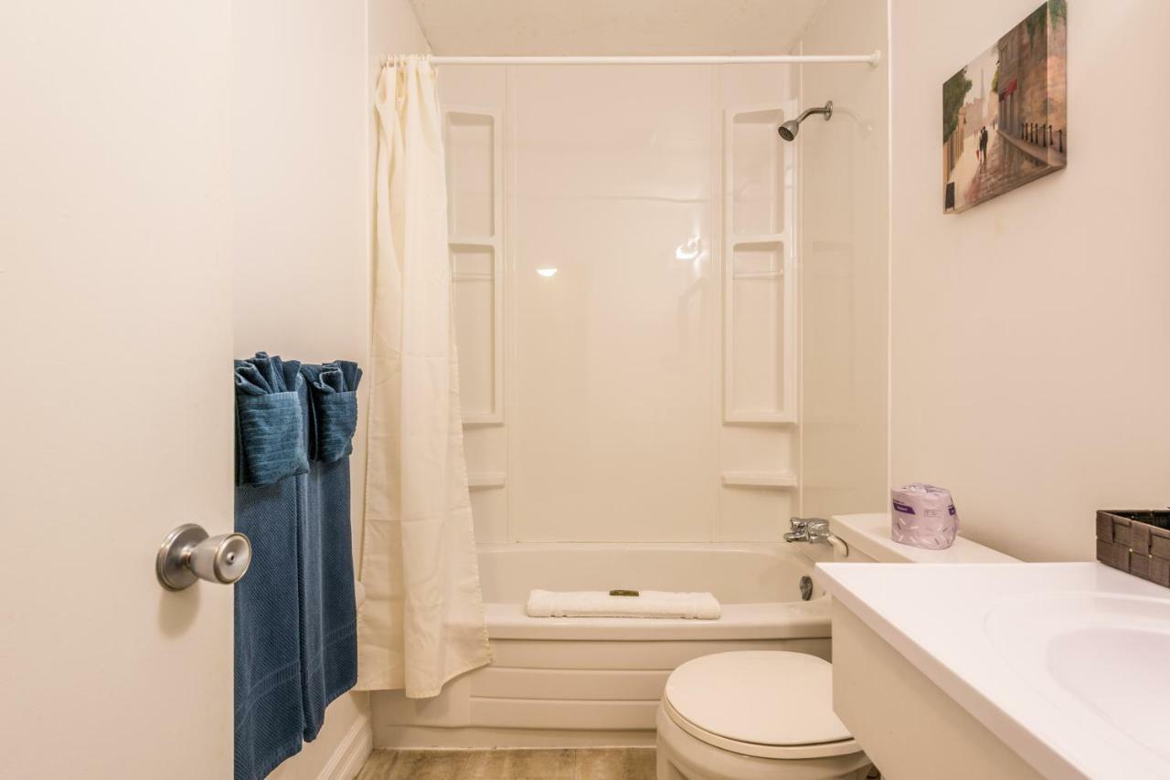 Lake City Motel Dartmouth Ngoại thất bức ảnh